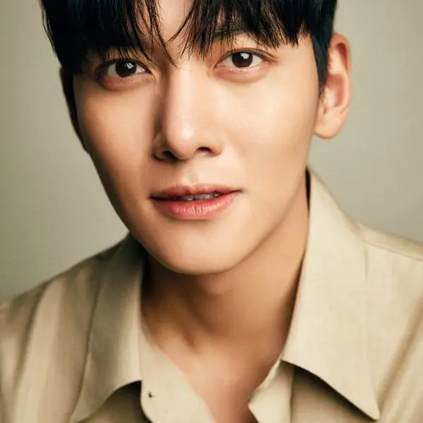 Ji Seoyeon (지서연 / 池諝娫)