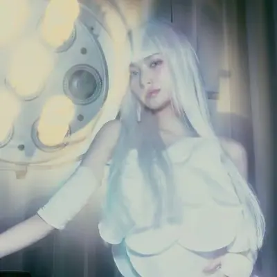 Wang Yiren (王怡人/왕이런)